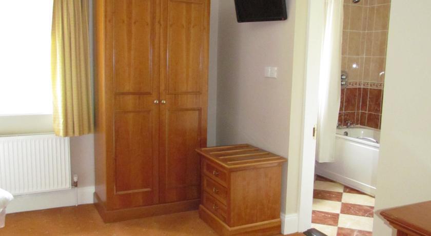 פורטומנה Gate Lodge B&B חדר תמונה